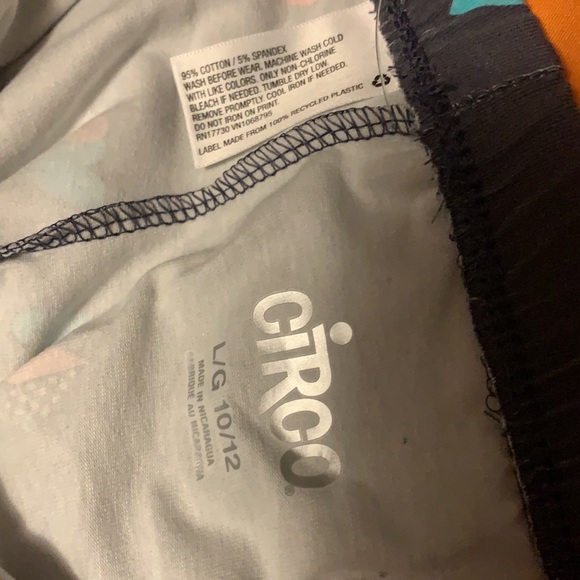 NWT dark gray girls leggings with colorful hearts - Picture 4 of 4